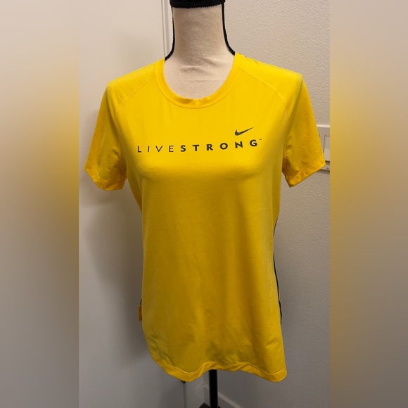 Preowned Nike lives strong black track jacket with hood size M & yellow t shirt - Picture 10 of 13